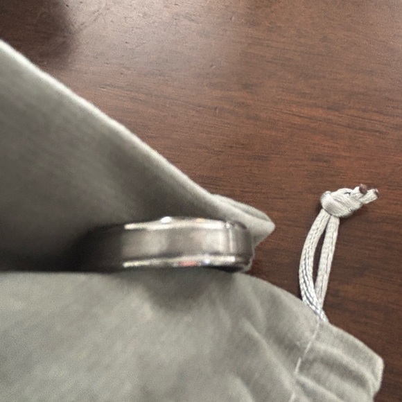 Men’s Size 11 titanium (2) and sterling silver (1) rings - Picture 4 of 7